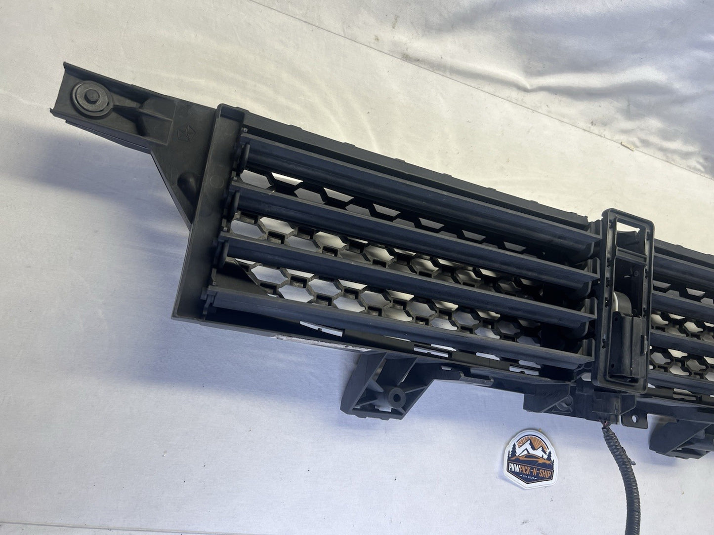 ✅ 2013-2016 Dodge Dart Front Radiator Active Grille Grill Shutter OEM 68140950AE