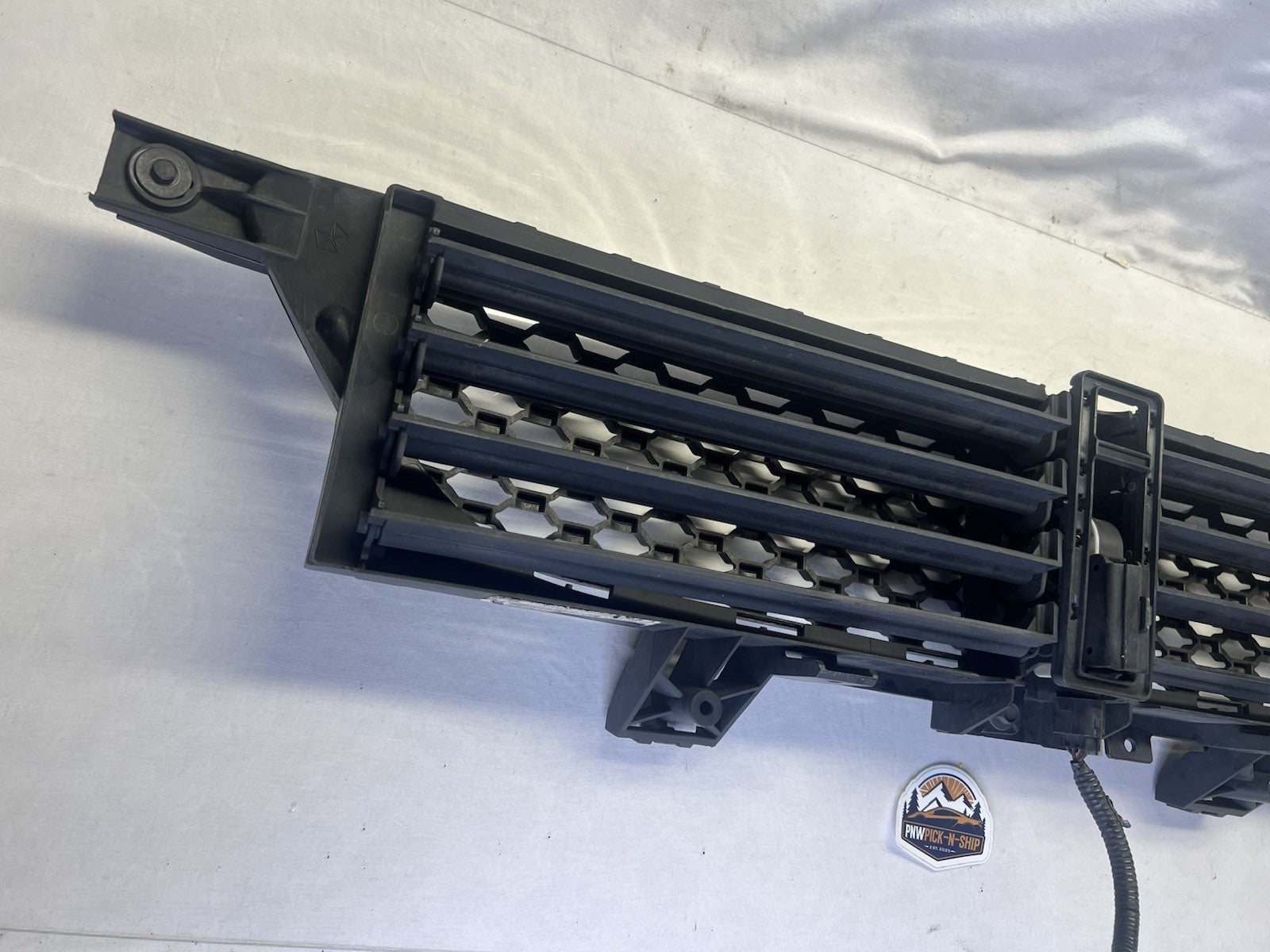 ✅ 2013-2016 Dodge Dart Front Radiator Active Grille Grill Shutter OEM 68140950AE