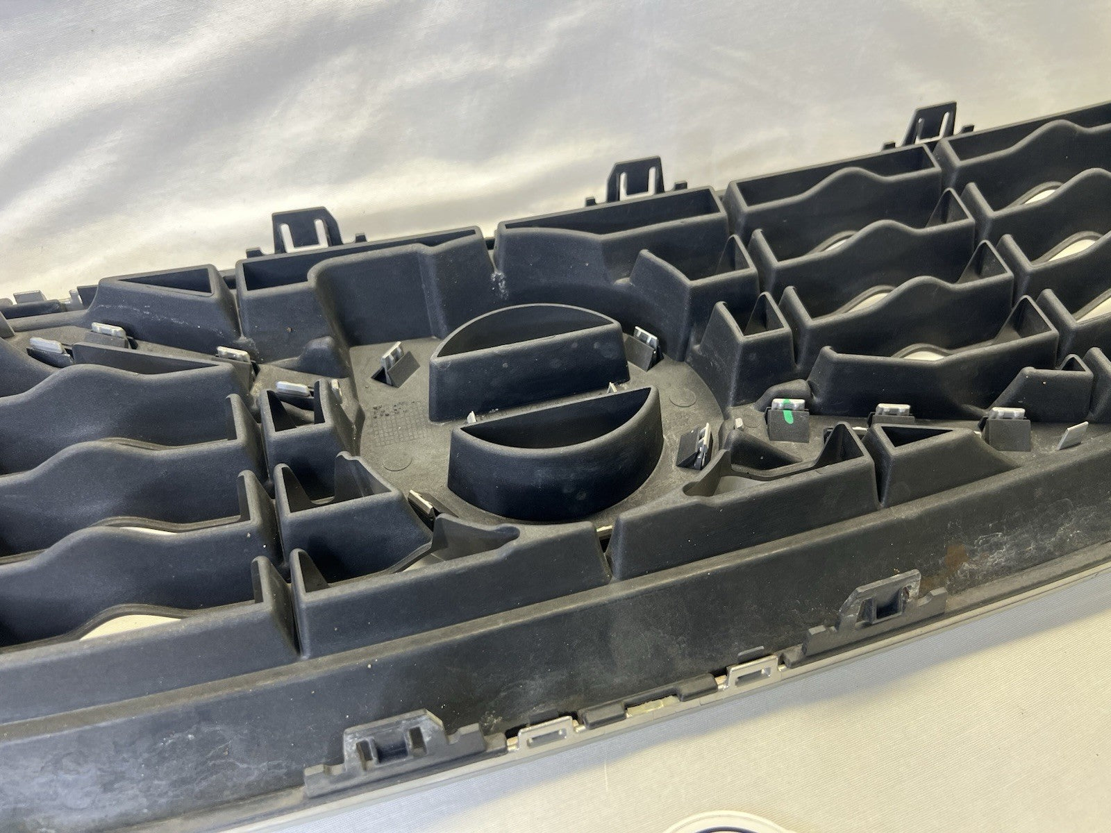 ✅ 2011-2013 Volvo C70 FRONT UPPER EXTERIOR RADIATOR CHROME GRILL 31290862