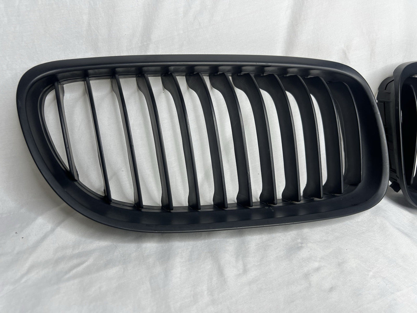 ✅ 09-12 OEM BMW E90 335I Front Bumper Grill Black Pair OEM
