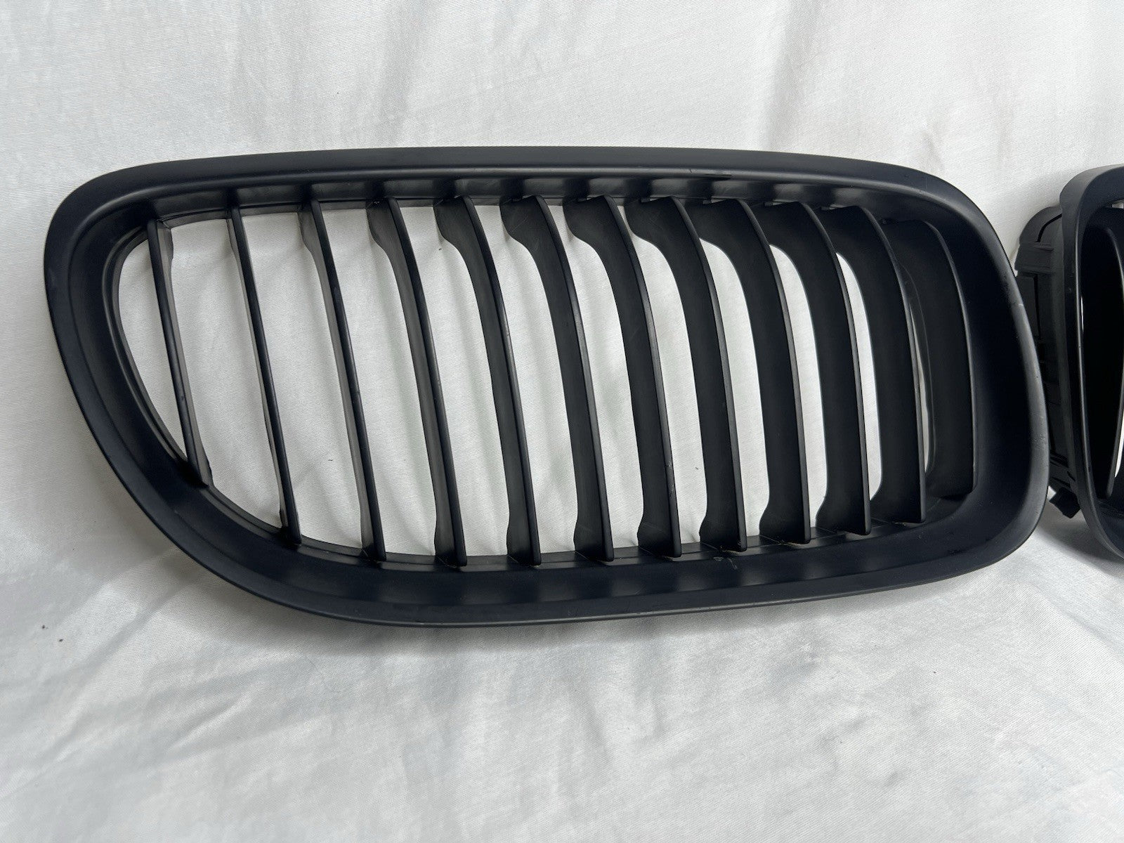 ✅ 09-12 OEM BMW E90 335I Front Bumper Grill Black Pair OEM