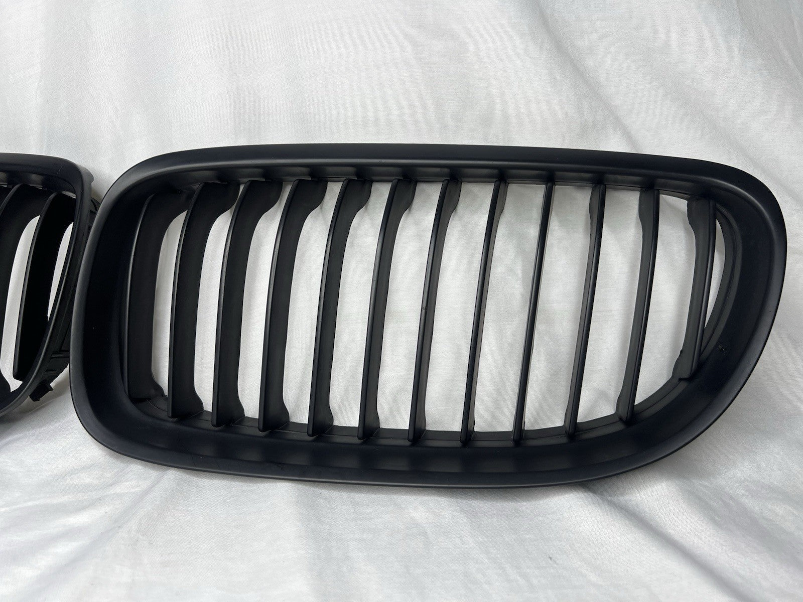 ✅ 09-12 OEM BMW E90 335I Front Bumper Grill Black Pair OEM