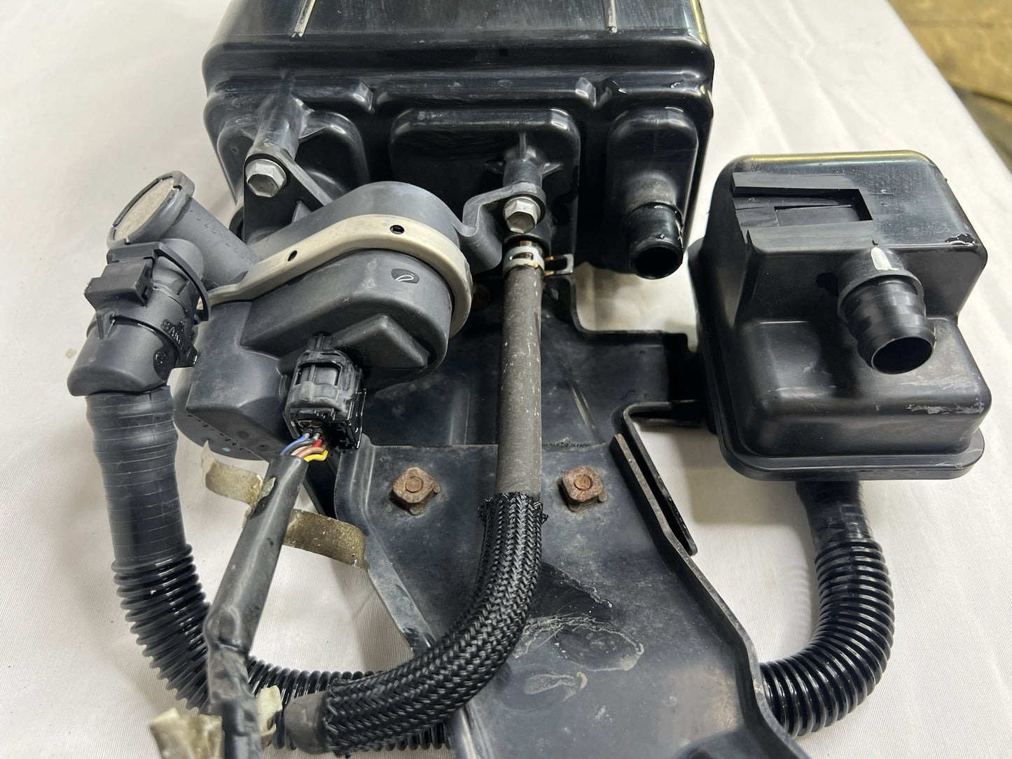 ✅06-15 Toyota Highlander Lexus RX400h RX450h Fuel Vapor Charcoal Canister OEM