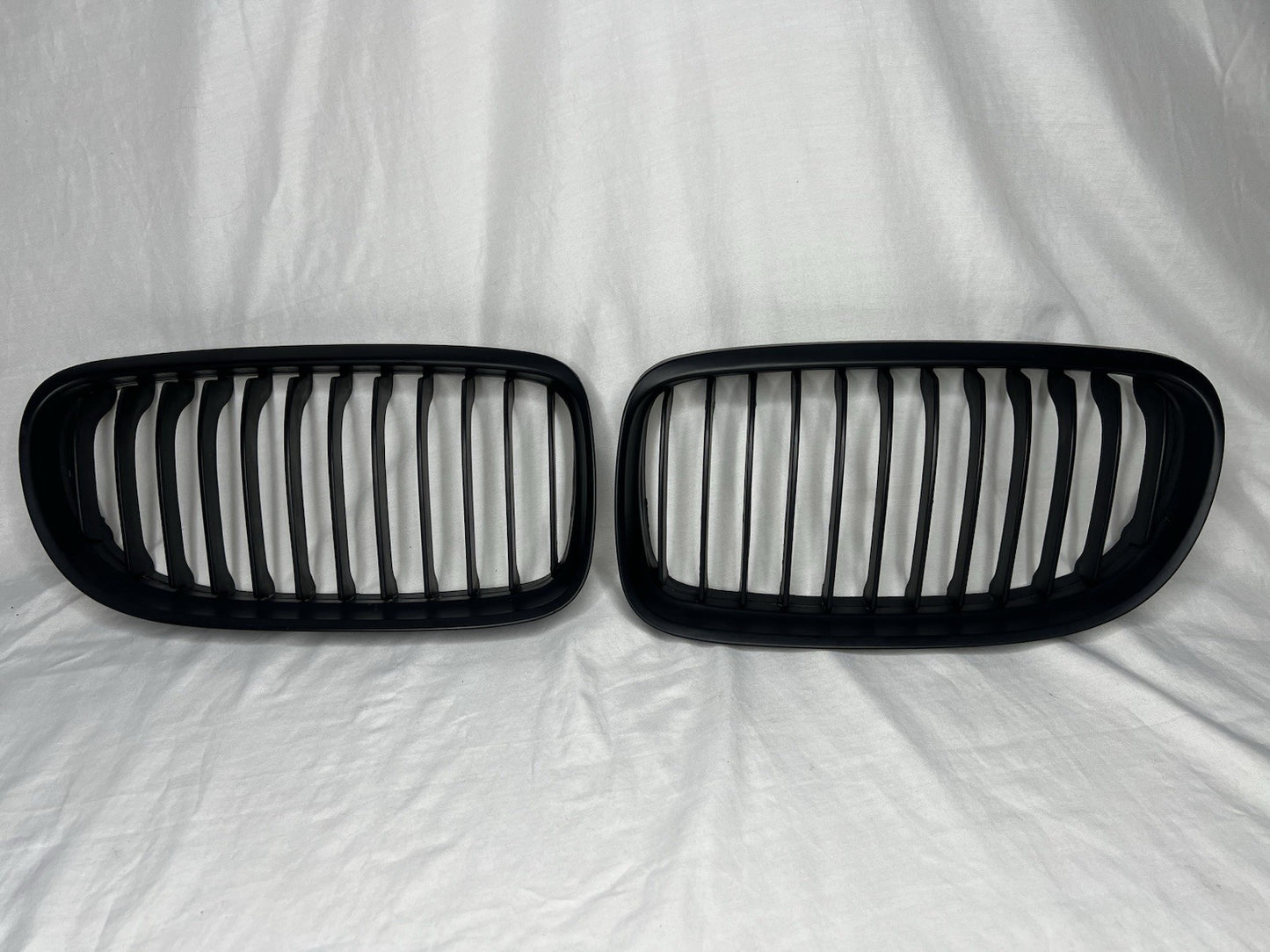✅ 09-12 OEM BMW E90 335I Front Bumper Grill Black Pair OEM