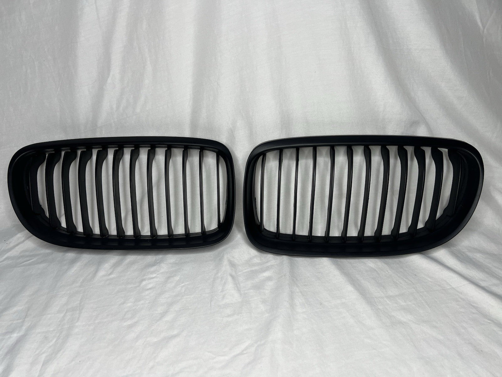 ✅ 09-12 OEM BMW E90 335I Front Bumper Grill Black Pair OEM