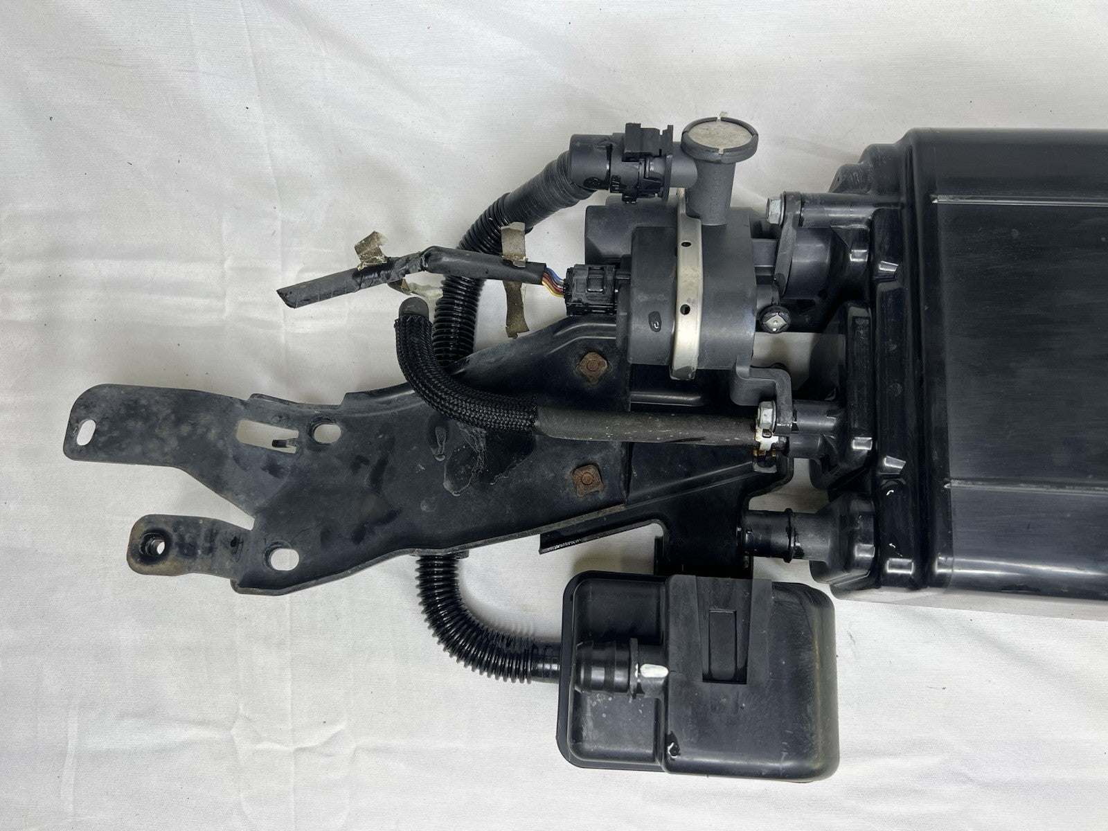 ✅06-15 Toyota Highlander Lexus RX400h RX450h Fuel Vapor Charcoal Canister OEM