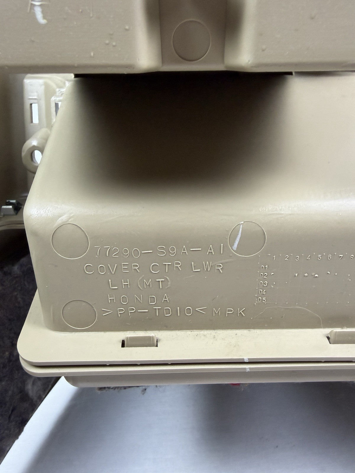 ✅ 02-06 Honda CRV Manual Transmission shifter Shift lower center console Ivory