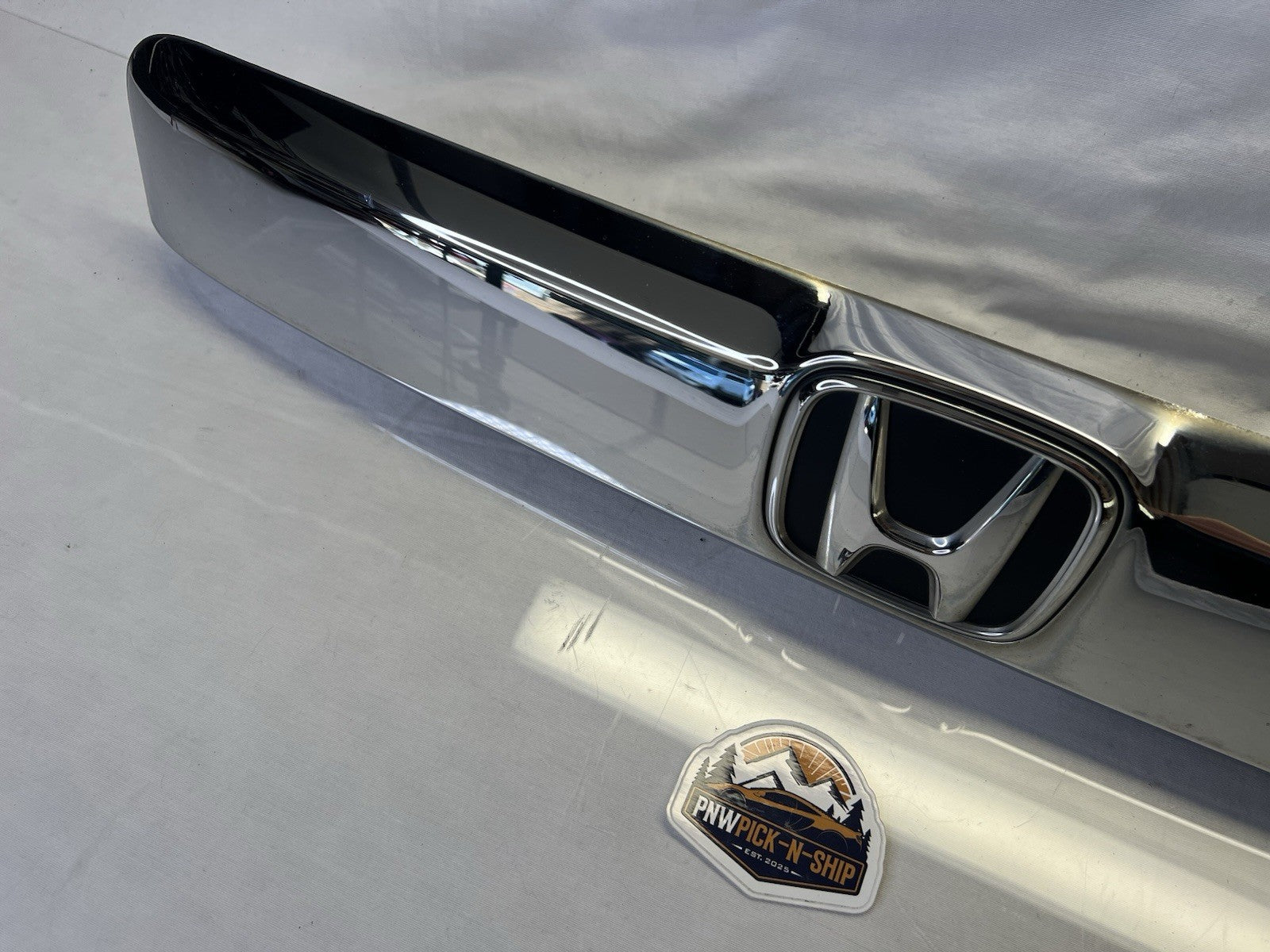 ✅ 09-15 Honda Pilot Tailgate Trunk Handle Bezel Finish Molding With Camera OEM