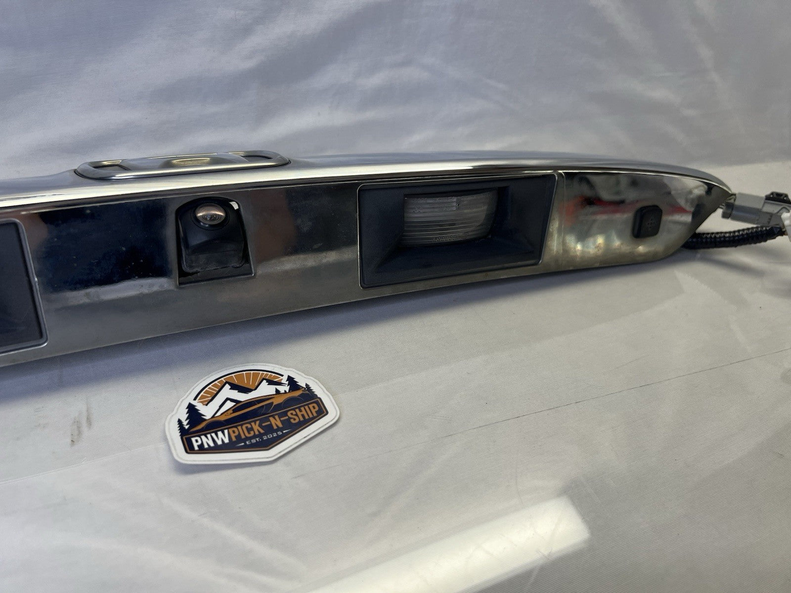 ✅ 09-15 Honda Pilot Tailgate Trunk Handle Bezel Finish Molding With Camera OEM