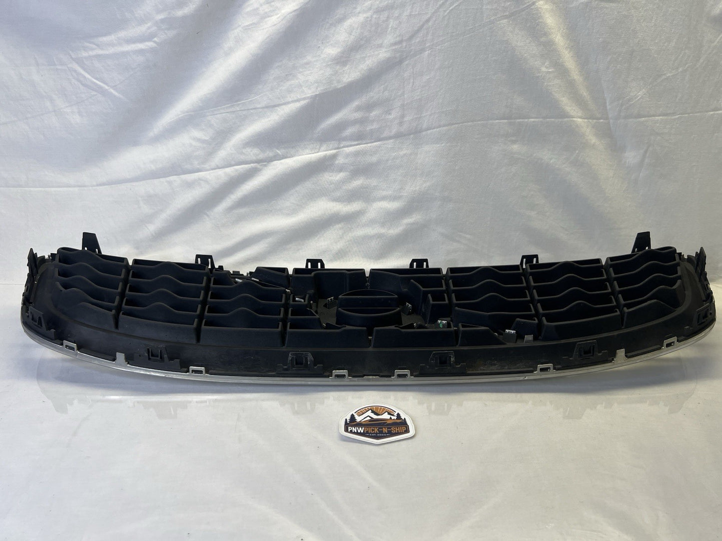 ✅ 2011-2013 Volvo C70 FRONT UPPER EXTERIOR RADIATOR CHROME GRILL 31290862