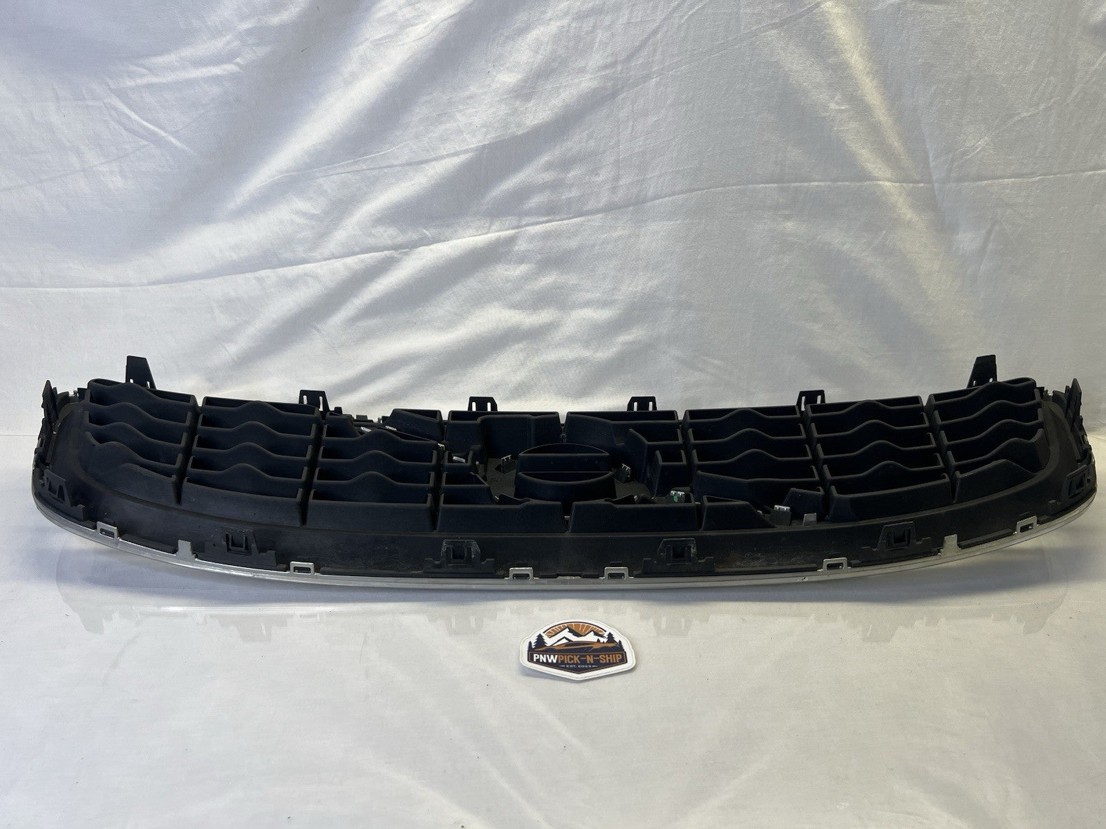 ✅ 2011-2013 Volvo C70 FRONT UPPER EXTERIOR RADIATOR CHROME GRILL 31290862