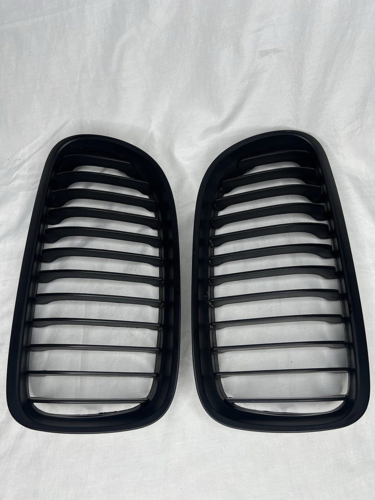 ✅ 09-12 OEM BMW E90 335I Front Bumper Grill Black Pair OEM