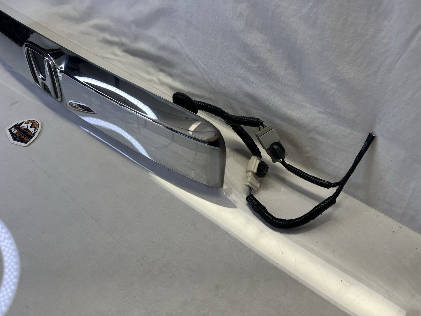 ✅ 09-15 Honda Pilot Tailgate Trunk Handle Bezel Finish Molding With Camera OEM