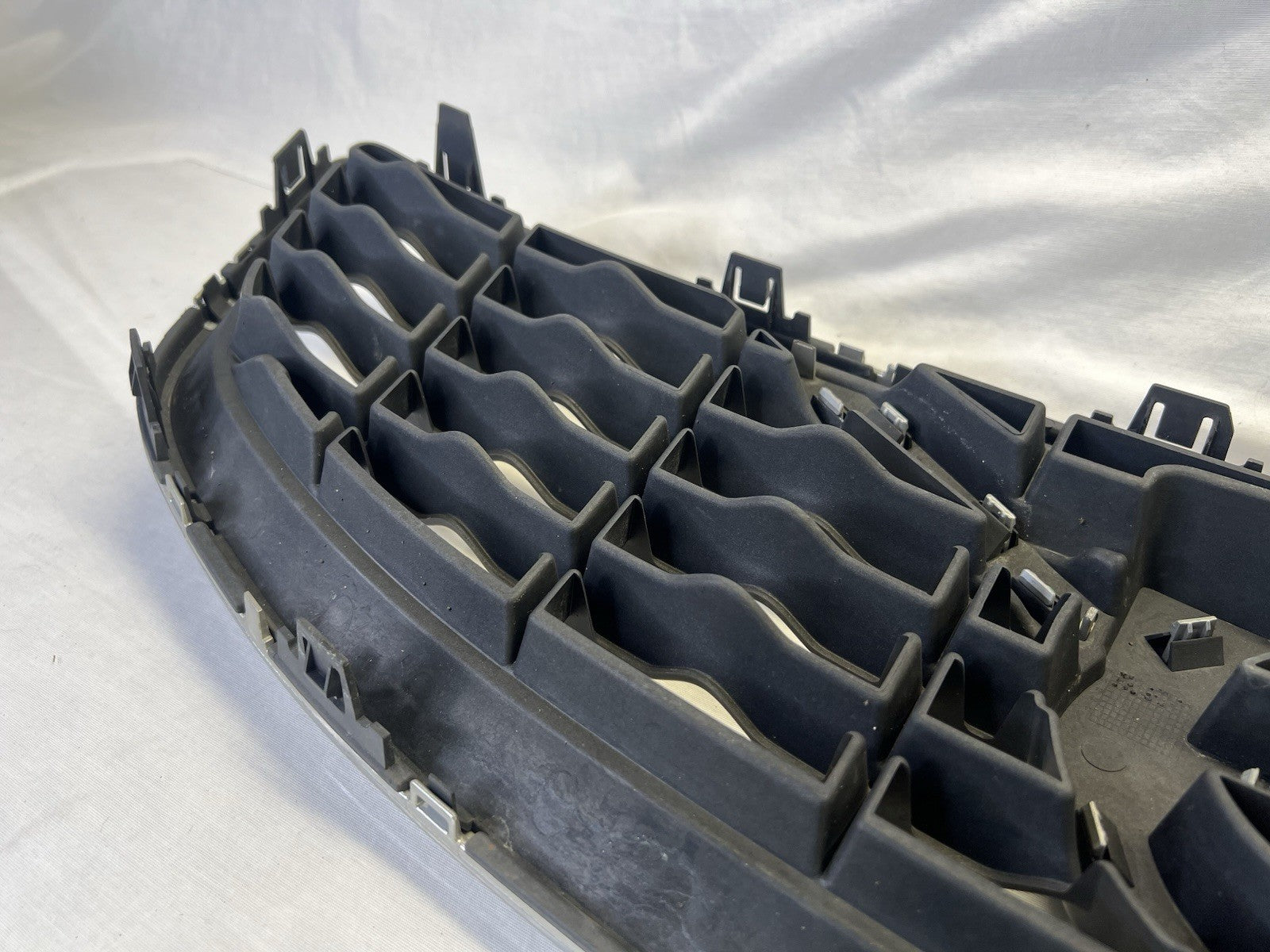 ✅ 2011-2013 Volvo C70 FRONT UPPER EXTERIOR RADIATOR CHROME GRILL 31290862
