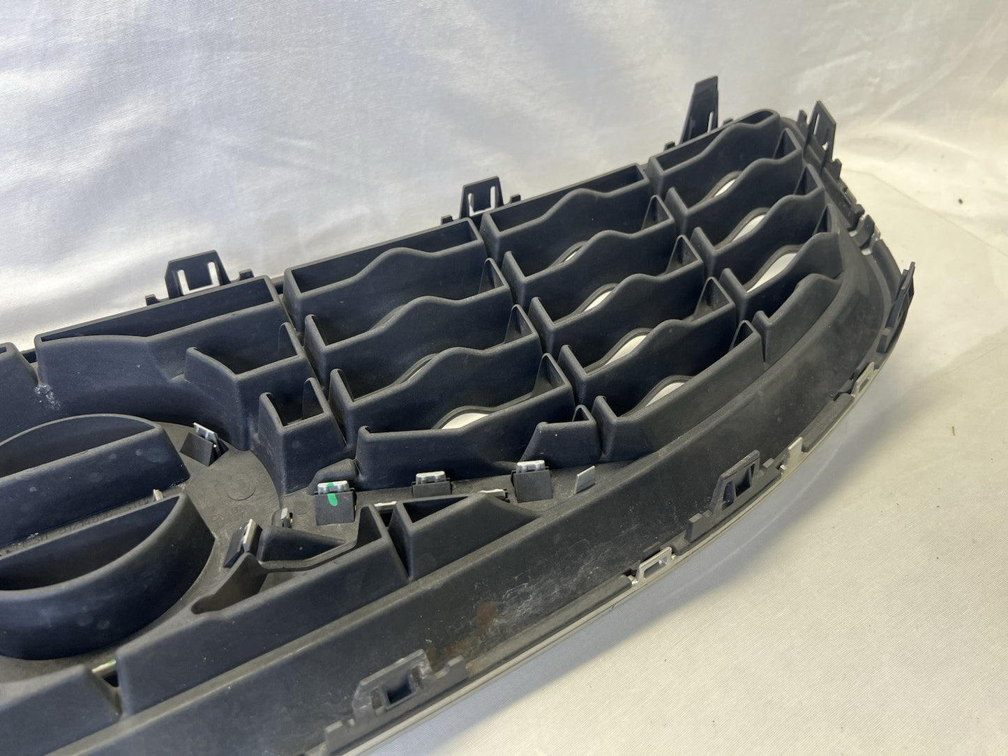 ✅ 2011-2013 Volvo C70 FRONT UPPER EXTERIOR RADIATOR CHROME GRILL 31290862