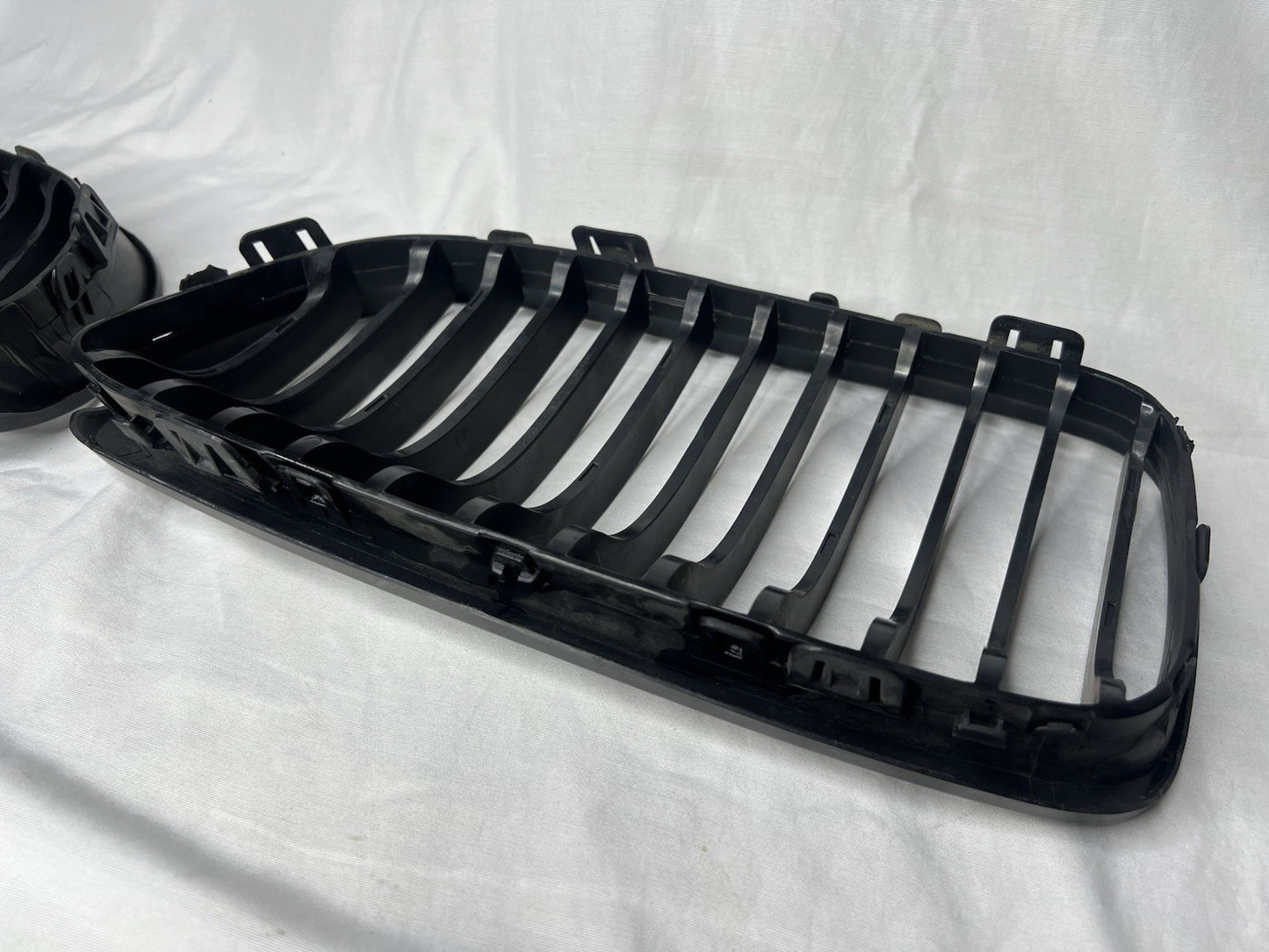 ✅ 09-12 OEM BMW E90 335I Front Bumper Grill Black Pair OEM