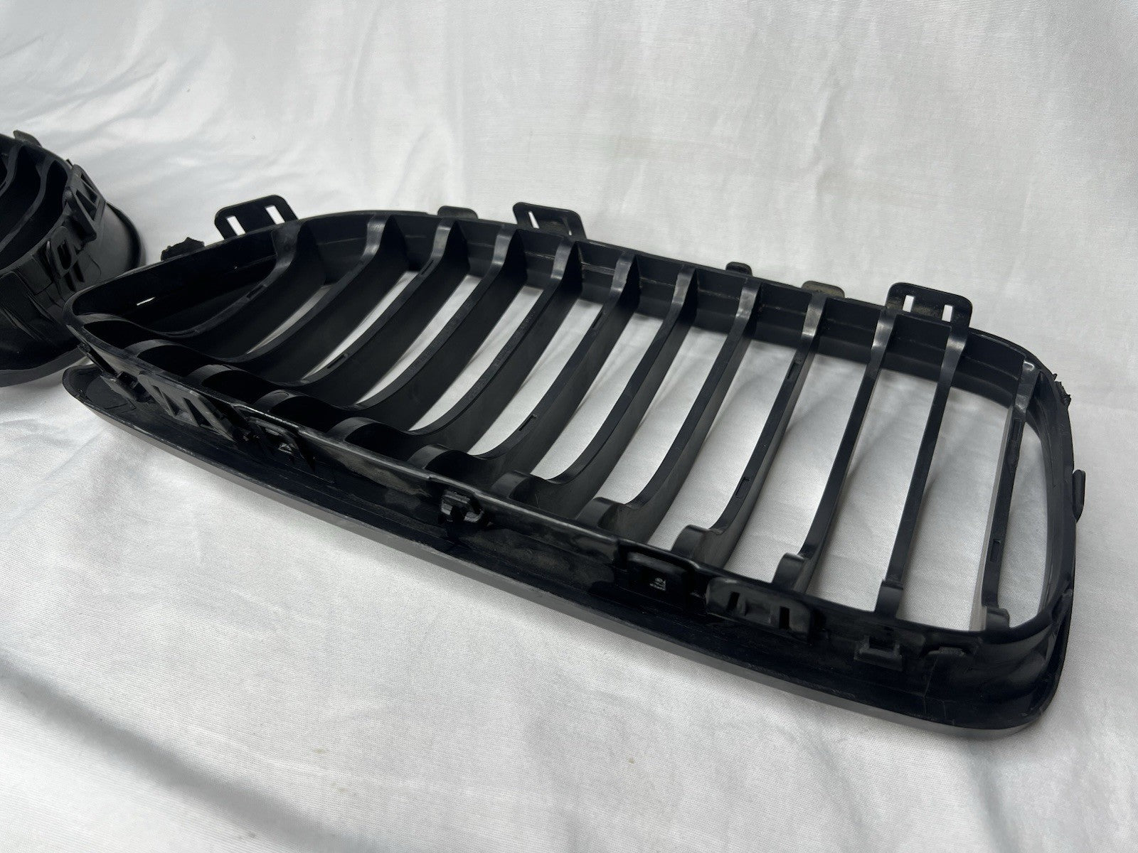 ✅ 09-12 OEM BMW E90 335I Front Bumper Grill Black Pair OEM