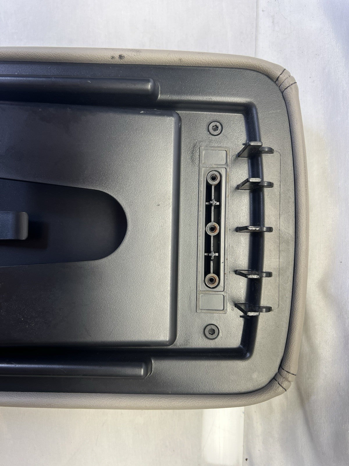 ✅ 2008-2009 Montego Taurus OEM Center Console Lid Top Arm Rest Storage BEIGE