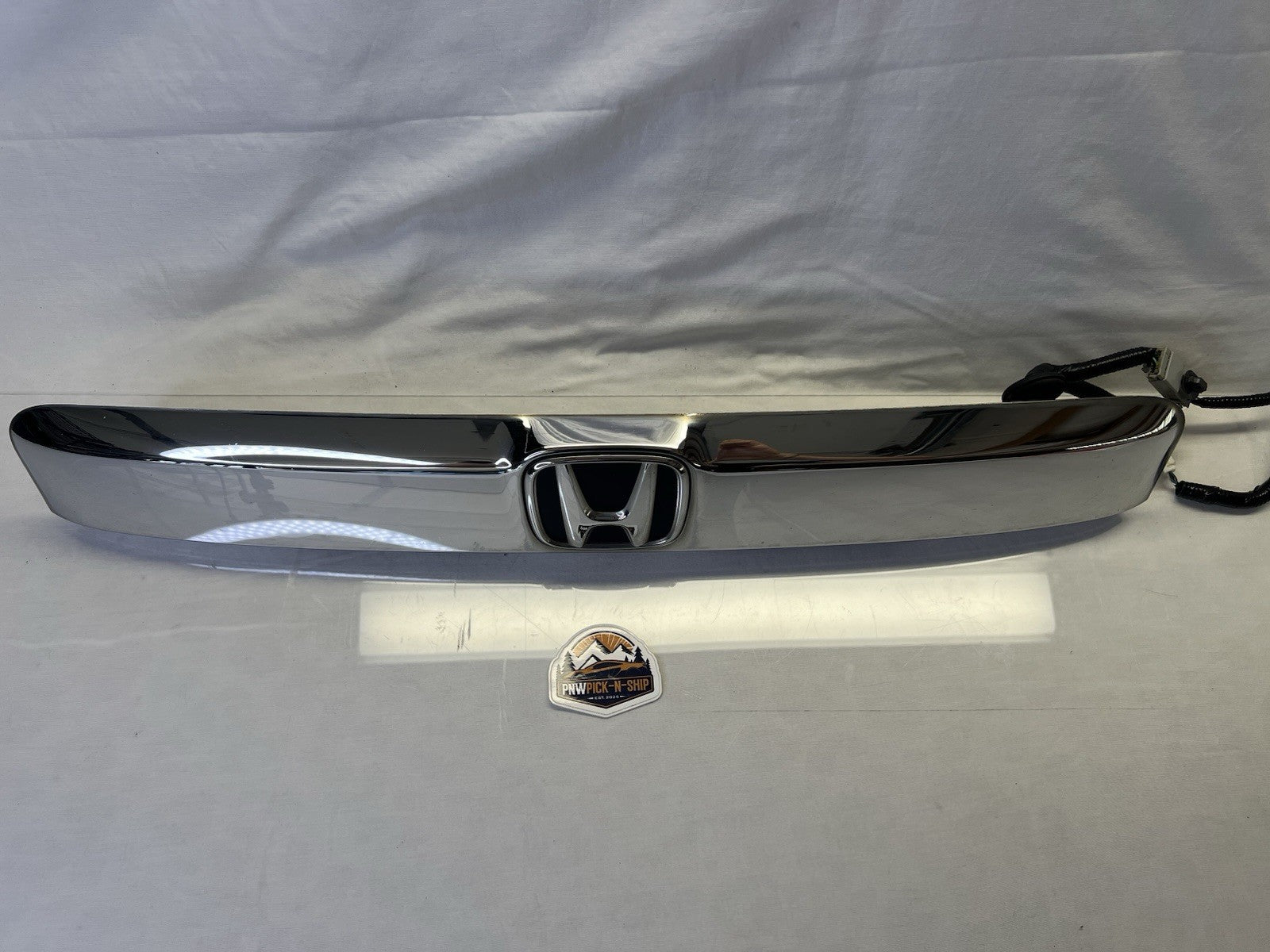 ✅ 09-15 Honda Pilot Tailgate Trunk Handle Bezel Finish Molding With Camera OEM